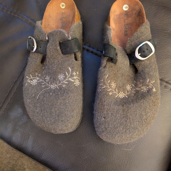 Gray Wool Clogs with Floral Embroidery - Picture 4 of 10